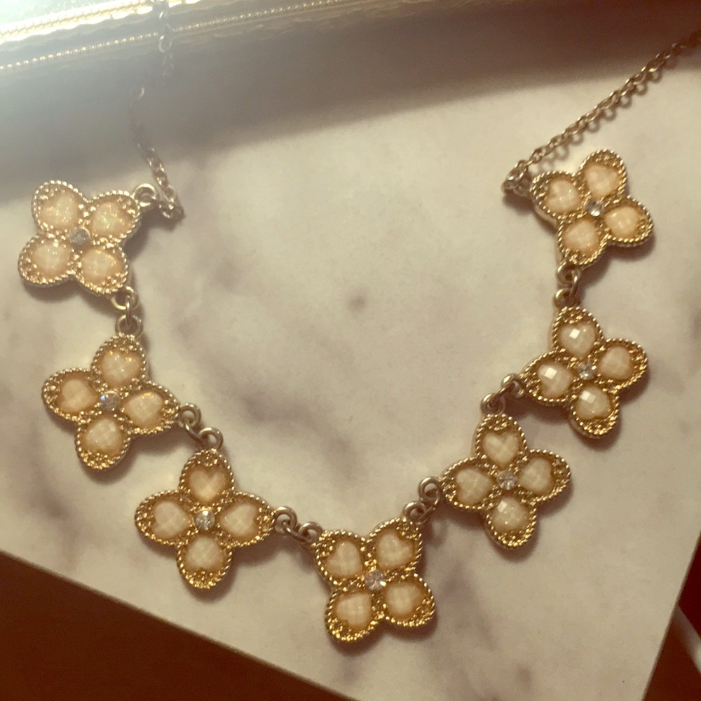 Light pink clover chain necklace
